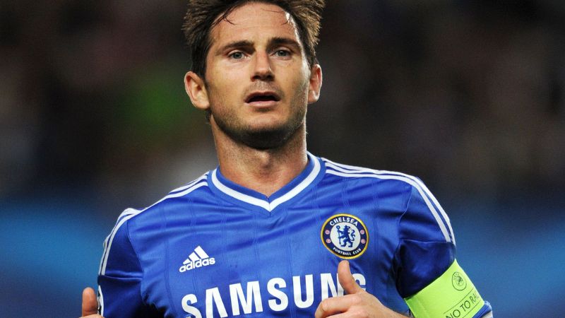 Đứng đầu top tiền vệ xuất sắc là Lampard